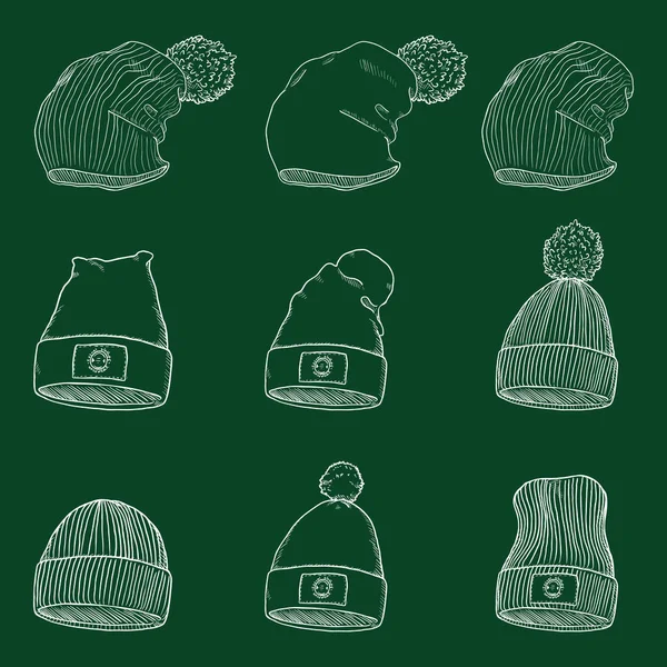 Vektor-Set aus Kreide skizziert Wintermützen und -hüte. Saisonale Kopfbedeckungen. — Stockvektor
