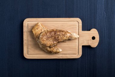 Geleneksel İspanyol tapas yemeği. Barbekü tavuk, üst görünümü. Copyspace