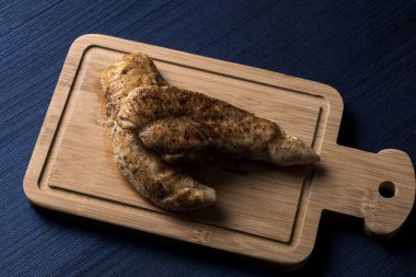 Geleneksel İspanyol tapas yemeği. Barbekü tavuk, üst görünümü. Copyspace