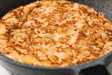 tortilla de patatas , tipik İspanyolca yemek