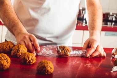 Proses pişirme ev yapımı seitan. Vegan et nasıl yapılır
