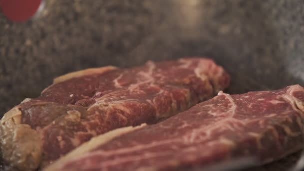 Chuleta Ternera Sartén Parrilla — Vídeo de stock