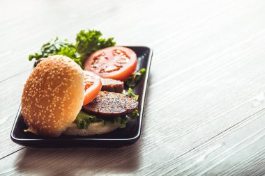 vegan burger ve kopya alanı.