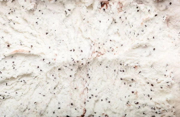 Çikolatalı ve kremalı sandviç kurabiyeli dondurma. Beton arka planda dondurma tatlısı.