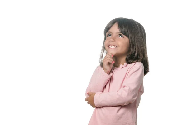 Πορτραίτο μιας ξανθιάς μικρού κοριτσιού που είναι σκεπτική στο λευκό φόντο — Φωτογραφία Αρχείου