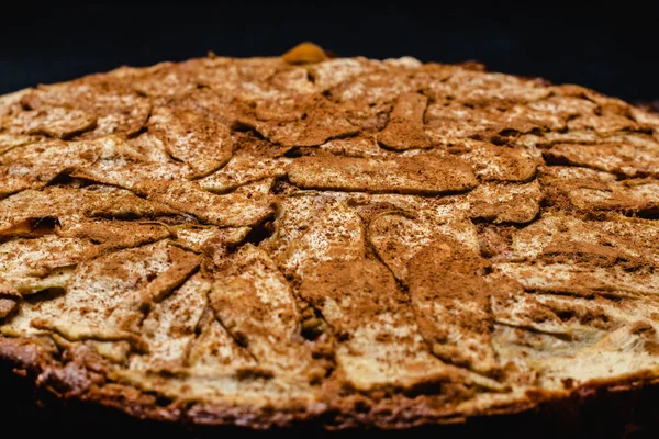 Bolo de maçã caseiro doce com canela — Fotografia de Stock