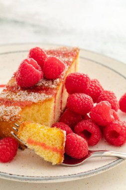 Ev yapımı sünger keki.