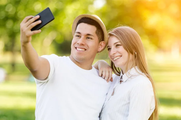 Young Couple Taking Selfie Mobile Park Latin Man Caucasian Woman — Stock Photo, Image