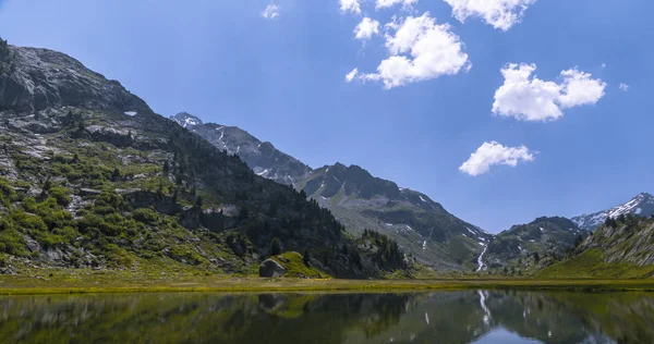 Amazing Alpine Landscape Lake Sunny Day — Stock Photo, Image