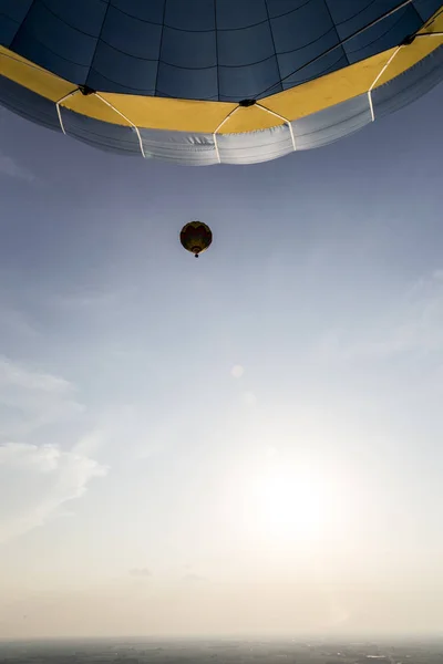 Heißluftballon Schwebt Himmel — Stockfoto