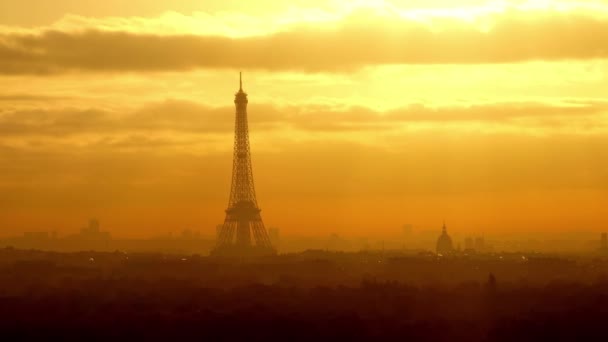 Platillo Volador Sobre París Cerca Gira Eiffel Imágenes Falsas Rendering — Vídeos de Stock