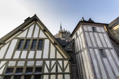 antik Mont Saint Michel kale ve evlerin inanılmaz görünümü, Normandiya, Fransa