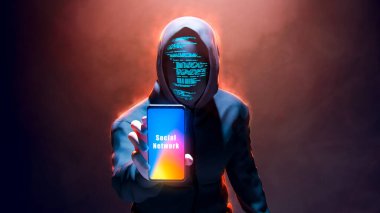 Maske ekranında parlayan maskeli bir adam sosyal ağda akıllı telefon tutuyor - kavram sanatı - 3D görüntüleme