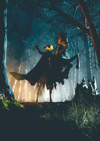 霧の夜の不気味な森の中で悪魔の馬に乗って頭なしの騎士 コンセプトアート 3Dレンダリング — ストック写真