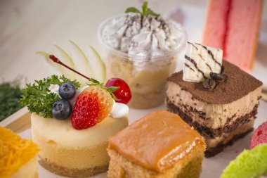 mutfakta masada lezzetli farklı ev yapımı kek