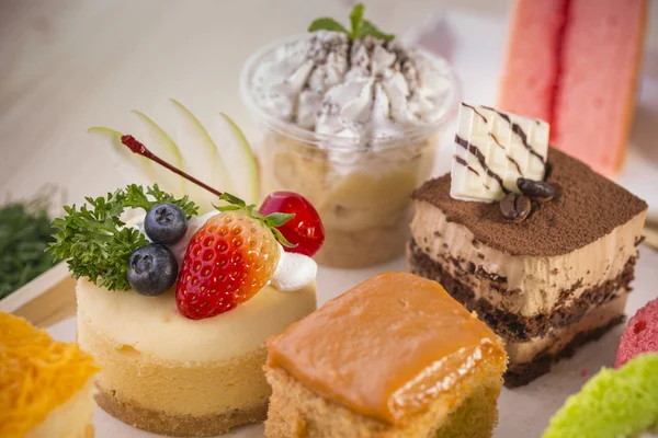 mutfakta masada lezzetli farklı ev yapımı kek