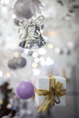 Noel ve yeni yıl renkli süslemeleri. Noel kutlaması için kavramsal süslemeleri