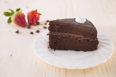 Çilekli çikolatalı pasta.