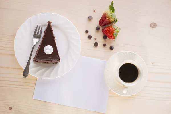 Schokoladenkuchen Mit Erdbeere Und Espresso Mit Kopierraum — Stockfoto