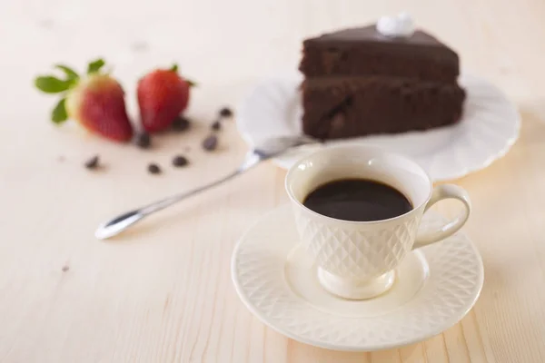 Pastel Chocolate Con Fresa Café Expreso Imágenes de stock libres de derechos