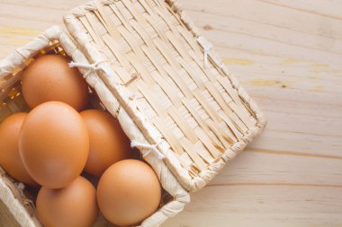 saman tepsisinde yumurta üst görünümü