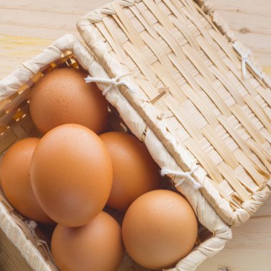 saman tepsisinde yumurta üst görünümü