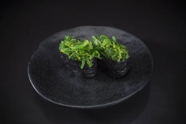 Wakame Sushi Nigiri Sushi Wakame Kerámia Edény Japán Élelmiszer Stílusban — Stock Fotó