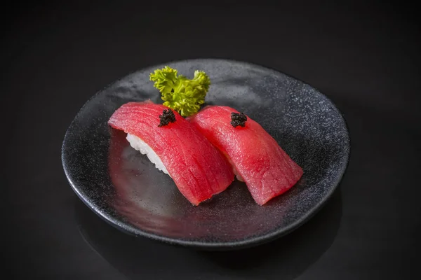 Tonno Nigiri Sushi Tuna Cibo Giapponese Piatto Ceramica Cucina Giapponese — Foto Stock