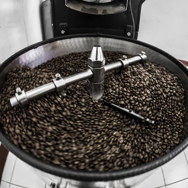 Machine Roasting Coffee Beans Moving Process — Stock Photo, Image