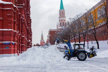 Moskova, Rusya - 05 Şubat 2018: Moskova Kremlin Kışın kar yağışı öğleden sonra.