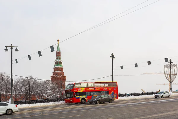 Москва Россия Февраля 2018 Года Красный Туристический Автобус Большом Каменном — стоковое фото