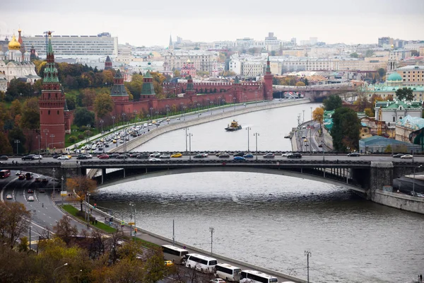 Vista Kremlin Grande Ponte Pedra Com Altura — Fotografia de Stock