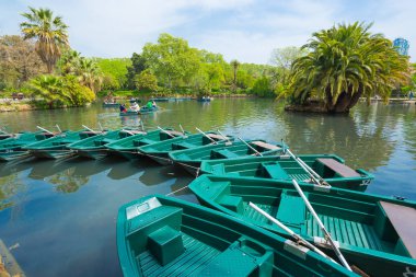 Barcelona, İspanya - 2 Nisan 2018: Citadel Gölü İspanya Barcelona'da Kalesi parkta