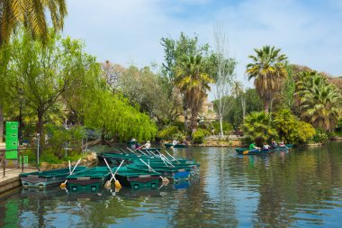 Barcelona, İspanya - 2 Nisan 2018: Citadel Gölü İspanya Barcelona'da Kalesi parkta
