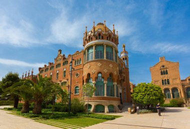 Barcelona, İspanya - 25 Nisan 2018: Güneşli bir günde İspanya Barcelona'da Sant Pau Hastanesi.