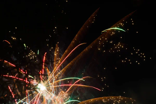 Lindos Fogos Artifício Céu Noturno — Fotografia de Stock