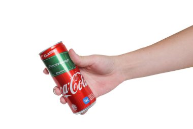 Moscow, Rusya Federasyonu - 15 Kasım 2018: Demir coca cola beyaz arka plan üzerinde izole olabilir