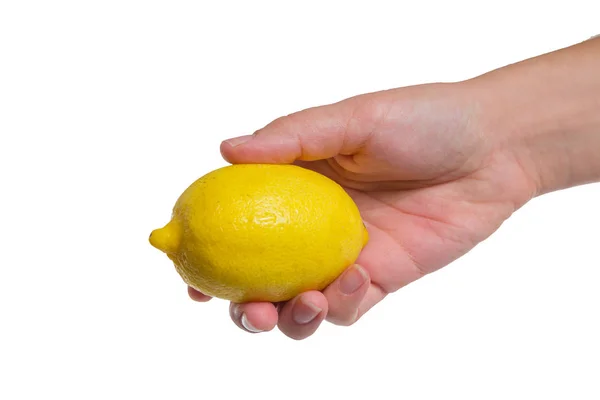 白い背景で隔離の手に黄色いレモン — ストック写真