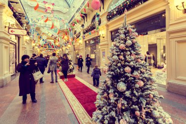 Moskova, Rusya - 30 Kasım 2018: Noel sakız Noel tatili öncesinde şehir merkezinde