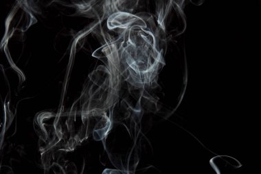 duman siyah arka plan üzerine akan seçici odak