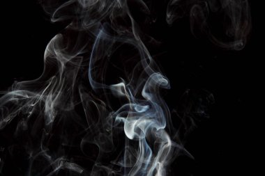 duman siyah arka plan üzerine akan seçici odak