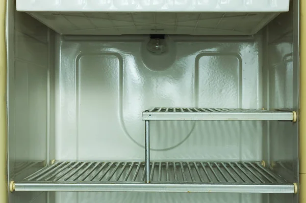 Закрыть Вид Пустой Старый Холодильник — стоковое фото