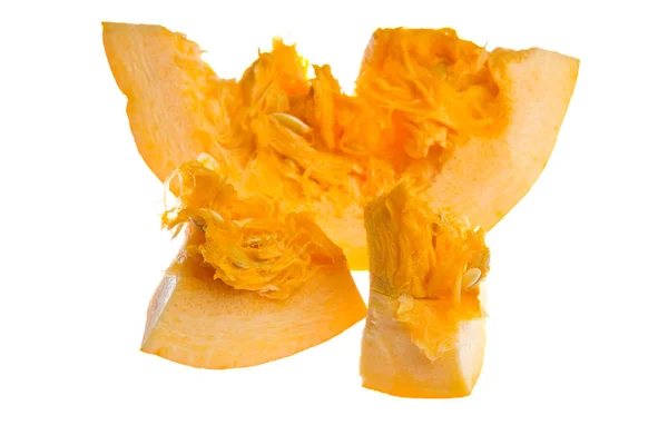 白い背景の新鮮なオレンジ色のカボチャ部分 — ストック写真
