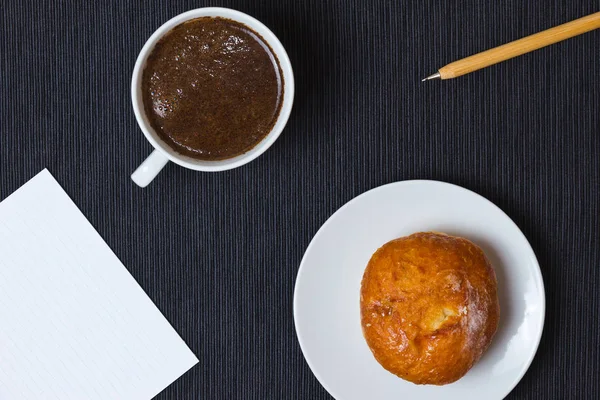 Vista Dall Alto Tazzina Caffè Deliziosa Pasticceria Tavola Con Matita — Foto Stock