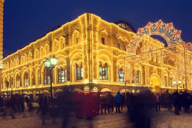 Moskova, Rusya - 5 Ocak 2017: Kış Moskova'da. Yılbaşı tatil. Nikol'skaya sokak.