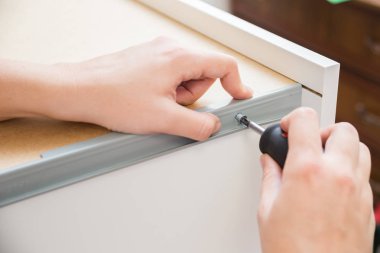 Kendinden montajlı göğüs, eller yakın çekim