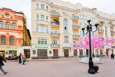 Moskova, Rusya - 03 Nisan 2018: Turist ve yerleşik yürüyüş 