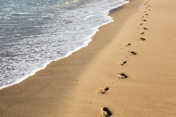 Πατημασιές Στην Άμμο Στην Παραλία — Φωτογραφία Αρχείου