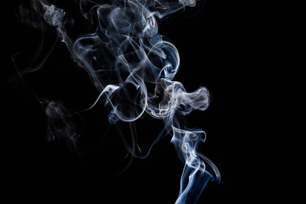 烟熏香在黑色背景 抽象的照片与漩涡在空气中 — 图库照片