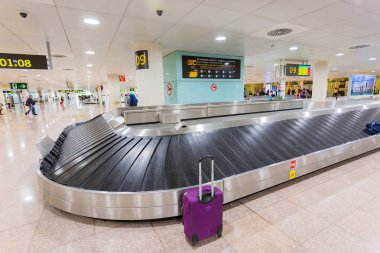Barcelona airport luggage lost sale